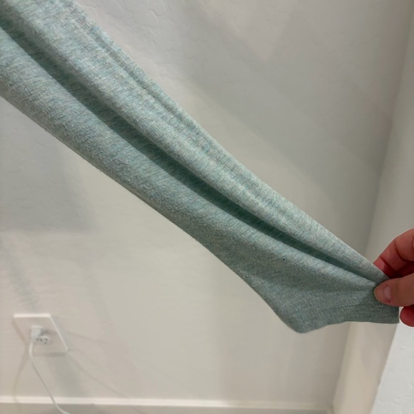 CAbi Laid Back Sage Green Long Sleeve V-neck Tee Top Style 5192 Size L - Picture 6 of 12